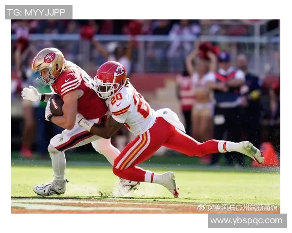足球球星跨界观察NFL赛事魅力 揭秘足球与美式橄榄球的异同与融合